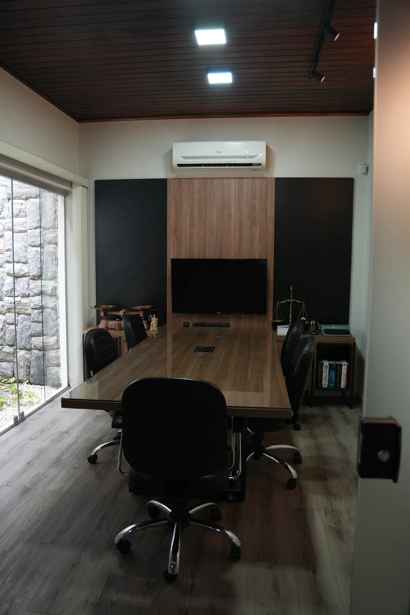 Escritório Marcus Gonçalves — detalhe da mesa